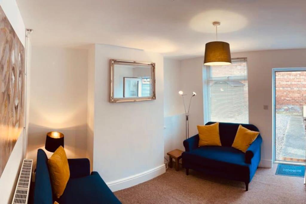 Stylish - Parking For 2 Cars! Holiday home